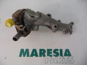 Usados Soporte de filtro de aceite Peugeot 807 2.0 16V Precio € 40,00 Norma de margen ofrecido por Maresia Parts