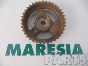 Used Camshaft sprocket Peugeot 807 2.0 16V Price € 25,00 Margin scheme offered by Maresia Parts