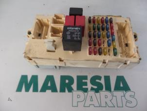 Usagé Boîte à fusibles Fiat Punto II (188) 1.2 16V Prix € 50,00 Règlement à la marge proposé par Maresia Parts