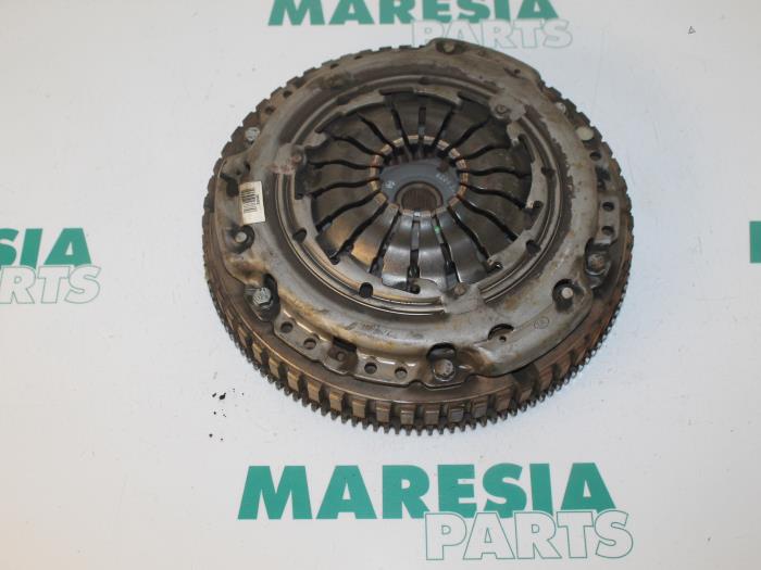 Used Flywheel Renault Megane II Grandtour (KM) 1.5 dCi 100 Price € 74,95 Margin scheme offered by Maresia Parts
