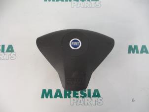 Używane Poduszka powietrzna lewa (kierownica) Fiat Stilo (192A/B) 1.2 16V 3-Drs. Cena € 50,00 Procedura marży oferowane przez Maresia Parts