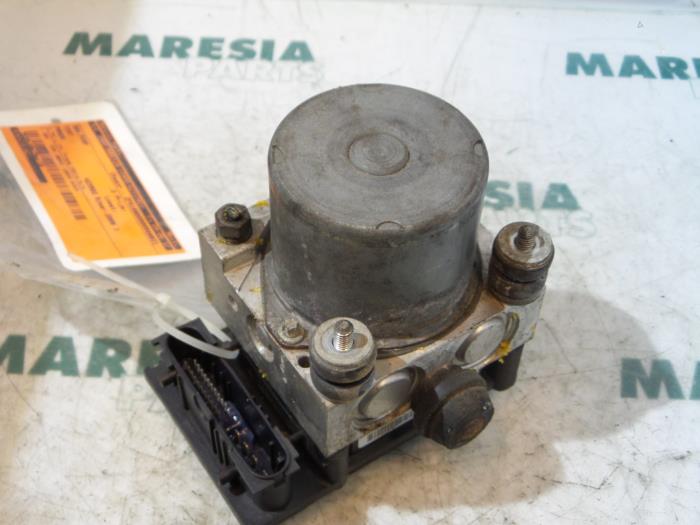 Używane Pompa ABS Fiat Panda (169) 1.2 Fire Cena € 39,99 Procedura marży oferowane przez Maresia Parts