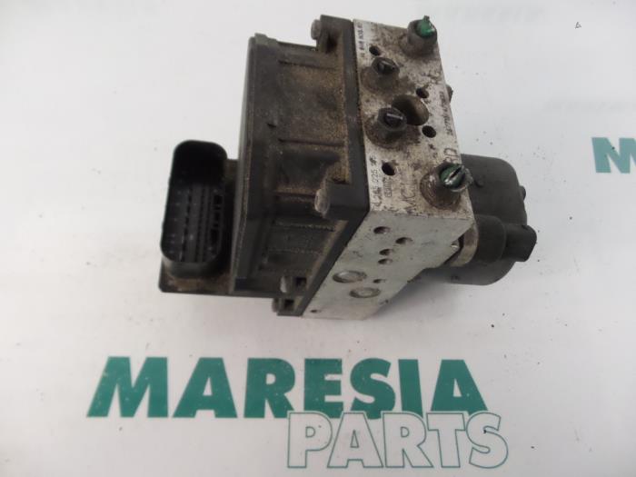 Używane Pompa ABS Citroen C8 (EA/EB) 2.0 HDi 16V Cena € 183,75 Procedura marży oferowane przez Maresia Parts