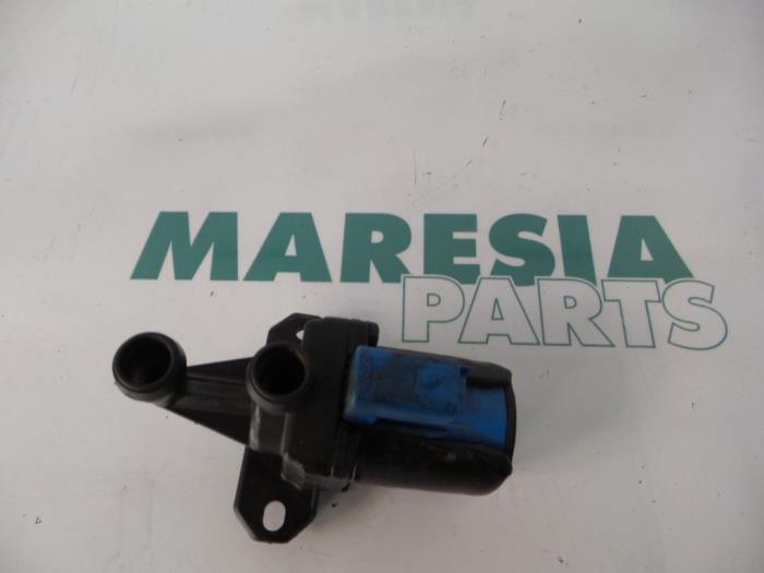 Begagnade Vattenpump Peugeot 407 (6D) 2.0 HDiF 16V Pris € 35,00 Marginaltabell erbjuds av Maresia Parts