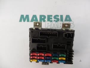 Usados Caja de fusibles Fiat Barchetta (183) 1.8 16V Precio € 40,00 Norma de margen ofrecido por Maresia Parts