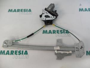 Usagé Lève vitre électrique arrière gauche Citroen C8 (EA/EB) 2.0 HDi 16V Prix € 50,00 Règlement à la marge proposé par Maresia Parts