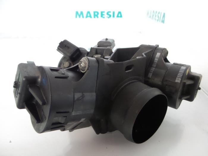 Throttle body from a Citroën C5 III Berline (RD) 1.6 HDiF 16V 2008