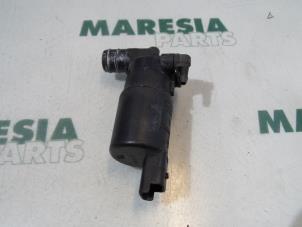 Used Windscreen washer pump Peugeot 607 (9D/U) 2.9 V6 24V Price € 10,00 Margin scheme offered by Maresia Parts