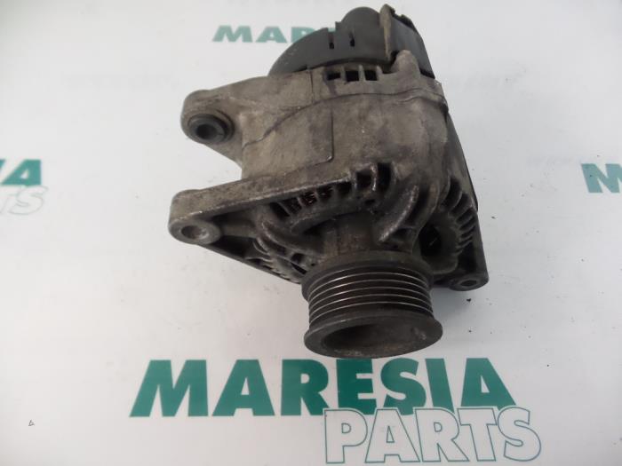 Usagé Dynamo Fiat Barchetta (183) 1.8 16V Prix € 40,00 Règlement à la marge proposé par Maresia Parts