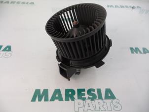 Używane Silnik wentylatora nagrzewnicy Peugeot 206 (2A/C/H/J/S) 1.4 XR,XS,XT,Gentry Cena € 25,00 Procedura marży oferowane przez Maresia Parts