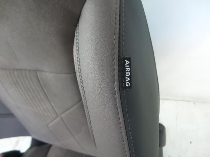Seat, left from a Peugeot 2008 (CU) 1.6 VTI 16V 2014