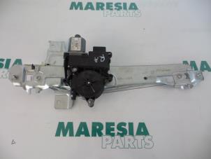 Używane Mechanizm szyby prawej tylnej wersja 4-drzwiowa Peugeot 2008 (CU) 1.6 VTI 16V Cena € 50,00 Procedura marży oferowane przez Maresia Parts