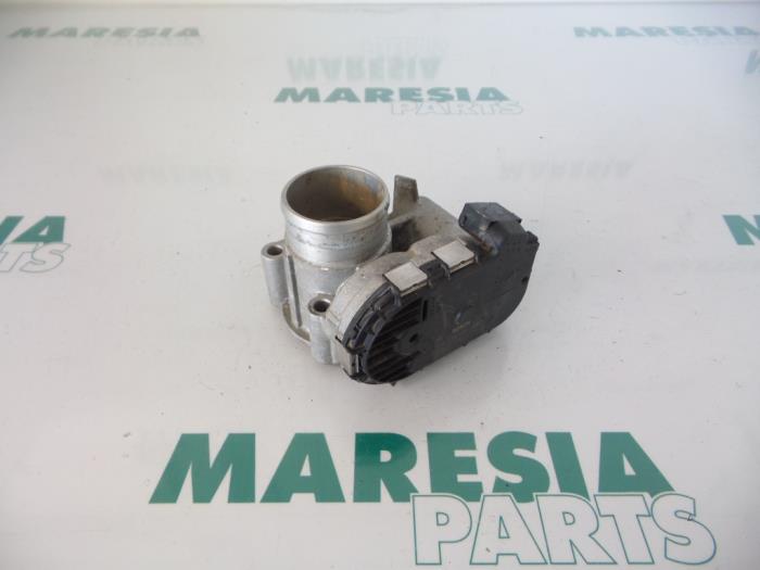 Usagé Boîtier accélérateur Fiat Bravo (198A) 1.4 16V Prix € 75,00 Règlement à la marge proposé par Maresia Parts
