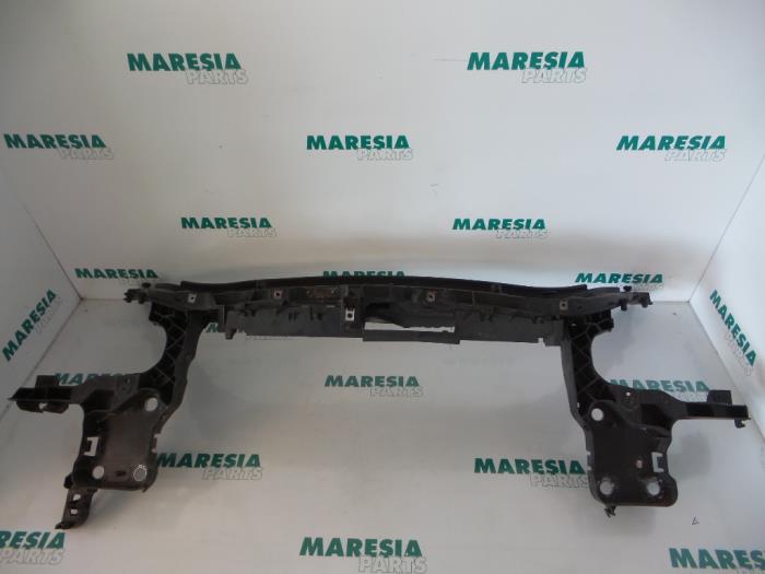 Begagnade Front Renault Grand Scénic II (JM) 2.0 16V Pris € 65,00 Marginaltabell erbjuds av Maresia Parts