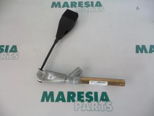 Used Seatbelt tensioner, left Renault Grand Scénic II (JM) 2.0 16V Price € 25,00 Margin scheme offered by Maresia Parts