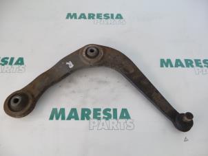 Usagé Bras de suspension bas avant droit Peugeot 206 (2A/C/H/J/S) 1.1 XN,XR Prix € 25,00 Règlement à la marge proposé par Maresia Parts