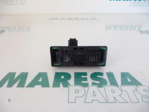 Used Rain sensor Peugeot 206 (2A/C/H/J/S) 1.6 16V Price € 35,00 Margin scheme offered by Maresia Parts