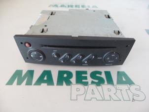 Used Radio CD player Renault Clio III (BR/CR) 1.5 dCi 70 Price € 65,00 Margin scheme offered by Maresia Parts