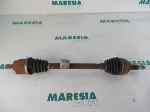 Used Front drive shaft, left Renault Scénic II (JM) 2.0 16V Price € 40,00 Margin scheme offered by Maresia Parts