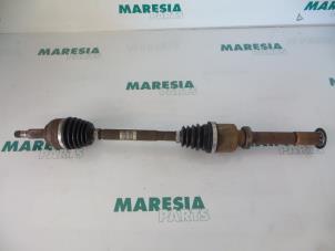 Used Front drive shaft, right Renault Scénic II (JM) 2.0 16V Price € 40,00 Margin scheme offered by Maresia Parts