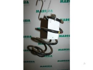 Used Rear coil spring Renault Clio III (BR/CR) 1.4 16V Price € 25,00 Margin scheme offered by Maresia Parts