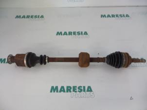 Used Front drive shaft, right Renault Clio II (BB/CB) 1.4 16V Price € 40,00 Margin scheme offered by Maresia Parts