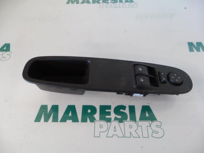 Usados Interruptor combinado de ventanillas Fiat Punto Evo (199) 1.3 JTD Multijet 85 16V Precio € 25,00 Norma de margen ofrecido por Maresia Parts