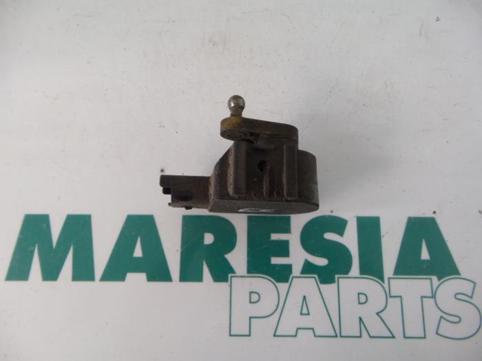 Używane Silnik reflektora Citroen C6 (TD) 2.7 HDiF V6 24V Cena € 25,00 Procedura marży oferowane przez Maresia Parts