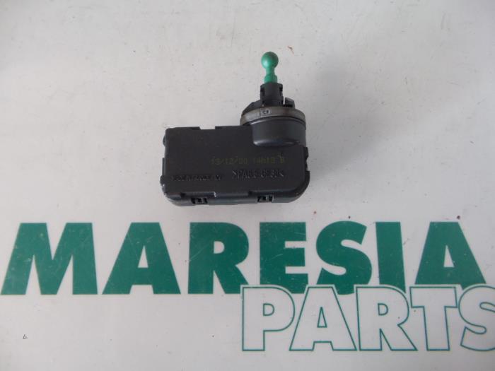 Używane Silnik reflektora Fiat Punto II (188) 1.2 16V 5-Drs. Cena € 20,00 Procedura marży oferowane przez Maresia Parts