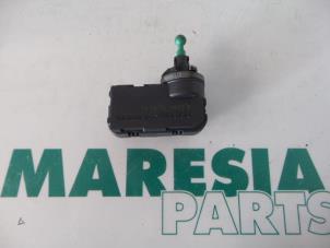 Used Headlight motor Fiat Punto II (188) 1.2 16V 5-Drs. Price € 20,00 Margin scheme offered by Maresia Parts