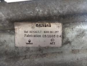 Used Radiator bar Renault Scénic II (JM) 2.0 16V Price € 35,00 Margin scheme offered by Maresia Parts