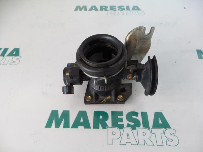 Usagé Boitier papillon Peugeot 107 1.0 12V Prix € 25,00 Règlement à la marge proposé par Maresia Parts