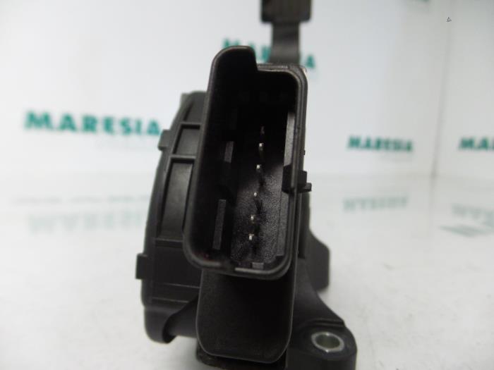 Throttle pedal position sensor Citroen C3 1.6 HDi 92 9671433780 9HP