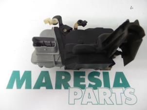 Usados Mecanismo de cerradura de puerta de 2 puertas izquierda Peugeot 307 (3A/C/D) 1.4 Precio € 25,00 Norma de margen ofrecido por Maresia Parts