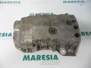 Used Sump Renault Grand Scénic II (JM) 2.0 16V Price € 30,00 Margin scheme offered by Maresia Parts