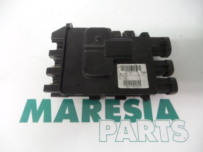 Usagé Ordinateur divers Renault Megane III Grandtour (KZ) 1.5 dCi 110 Prix € 65,00 Règlement à la marge proposé par Maresia Parts