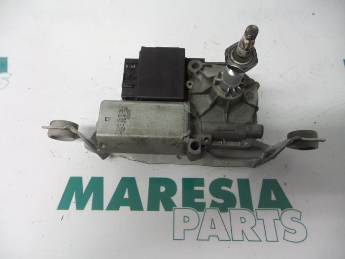 Rear wiper motor from a Renault Espace (JE) 2.0i 16V 2001