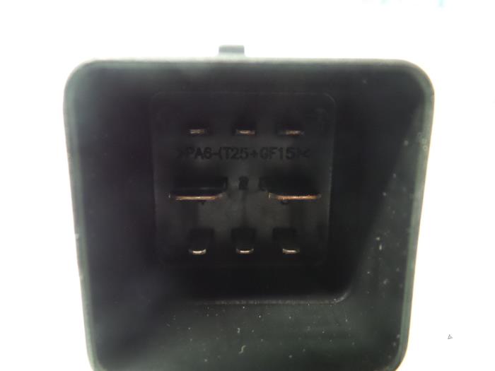 Glow plug relay from a Renault Megane III Berline (BZ) 1.5 dCi 90 2013