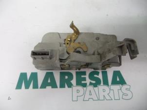 Used Rear door lock mechanism 4-door, left Peugeot 307 SW (3H) 1.6 16V Price € 25,00 Margin scheme offered by Maresia Parts