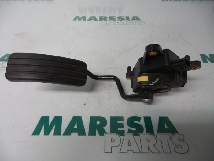 Begagnade Gaspedalsensor Renault Clio III (BR/CR) 1.5 dCi 70 Pris € 29,95 Marginaltabell erbjuds av Maresia Parts
