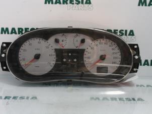 Used Instrument panel Renault Clio II (BB/CB) 1.2 16V Price € 40,00 Margin scheme offered by Maresia Parts