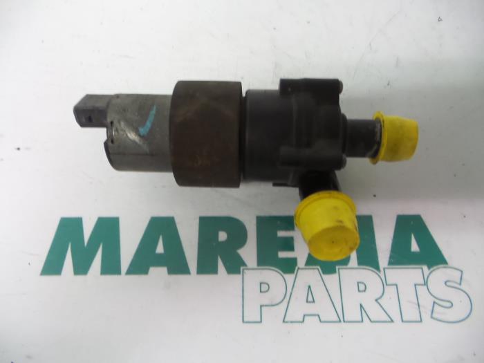 Używane Pompa wodna Renault Vel Satis (BJ) 2.0 16V Turbo Cena € 50,00 Procedura marży oferowane przez Maresia Parts