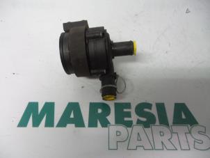 Used Water pump Renault Grand Scénic III (JZ) 1.4 16V TCe 130 Price € 25,00 Margin scheme offered by Maresia Parts
