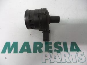Used Water pump Renault Laguna II Grandtour (KG) 1.9 dCi 130 Price € 25,00 Margin scheme offered by Maresia Parts