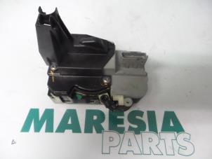 Used Door lock mechanism 2-door, left Peugeot 307 (3A/C/D) 1.4 16V Price € 25,00 Margin scheme offered by Maresia Parts