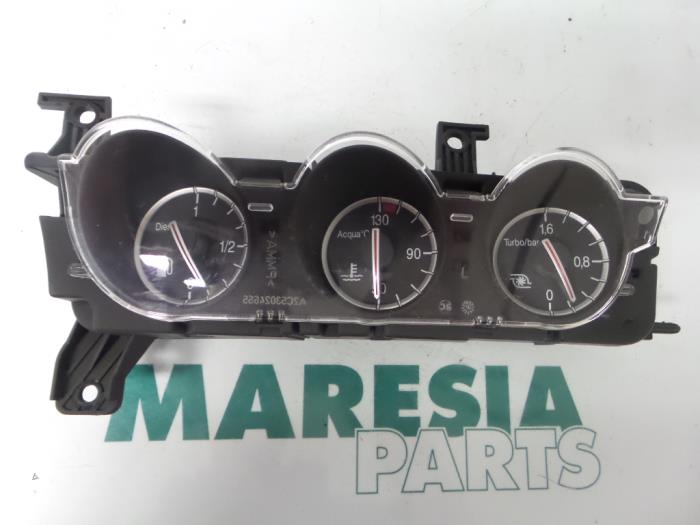 Begagnade Innerdisplay Alfa Romeo 159 (939AX) 1.9 JTDm 16V Pris € 50,00 Marginaltabell erbjuds av Maresia Parts