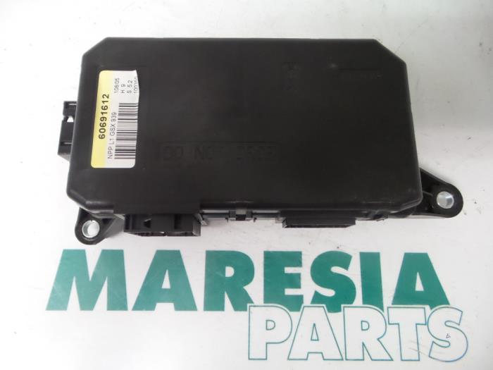 Usagé Ordinateur divers Alfa Romeo 159 (939AX) 1.9 JTDm 16V Prix € 50,00 Règlement à la marge proposé par Maresia Parts