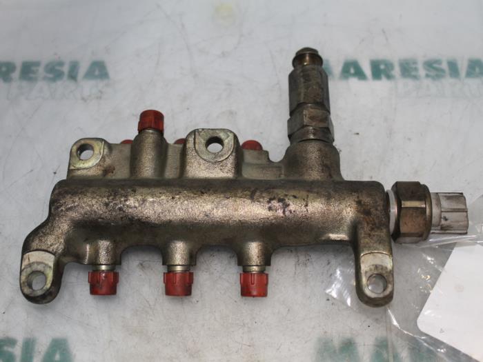 Usagé Système d'injection Renault Vel Satis (BJ) 3.0 dCi V6 24V Prix € 60,00 Règlement à la marge proposé par Maresia Parts