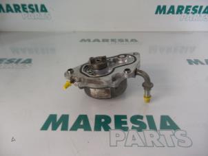 Used Vacuum pump (diesel) Renault Vel Satis (BJ) 3.0 dCi V6 24V Price € 50,00 Margin scheme offered by Maresia Parts