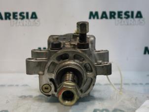Used Mechanical fuel pump Renault Vel Satis (BJ) 3.0 dCi V6 24V Price € 74,00 Margin scheme offered by Maresia Parts
